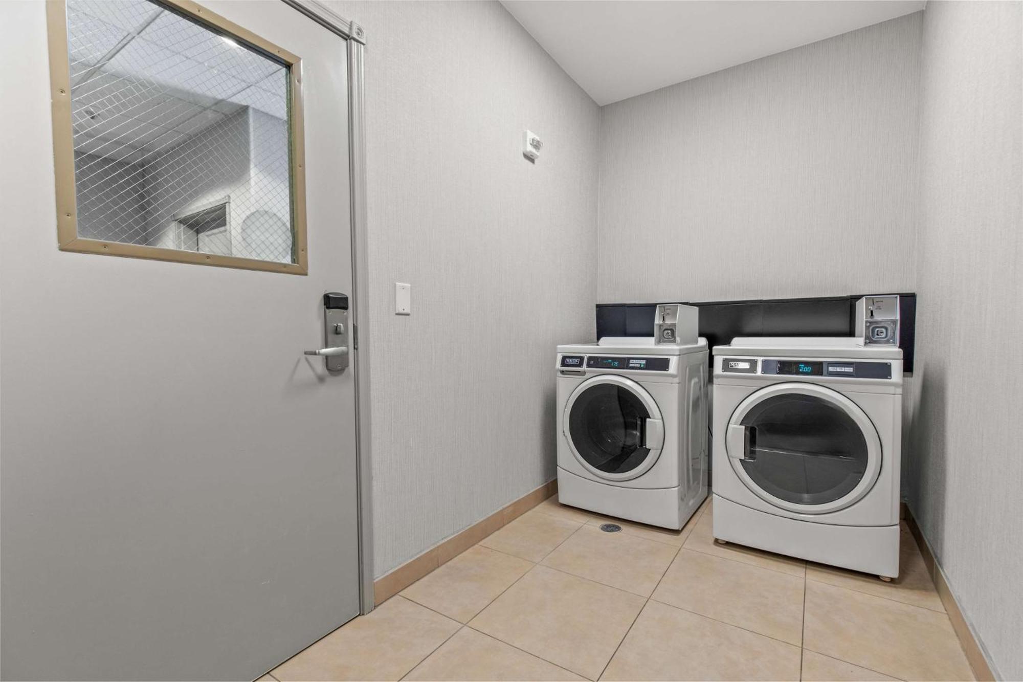 Hampton Inn Denver Northeast-Брайтън Екстериор снимка