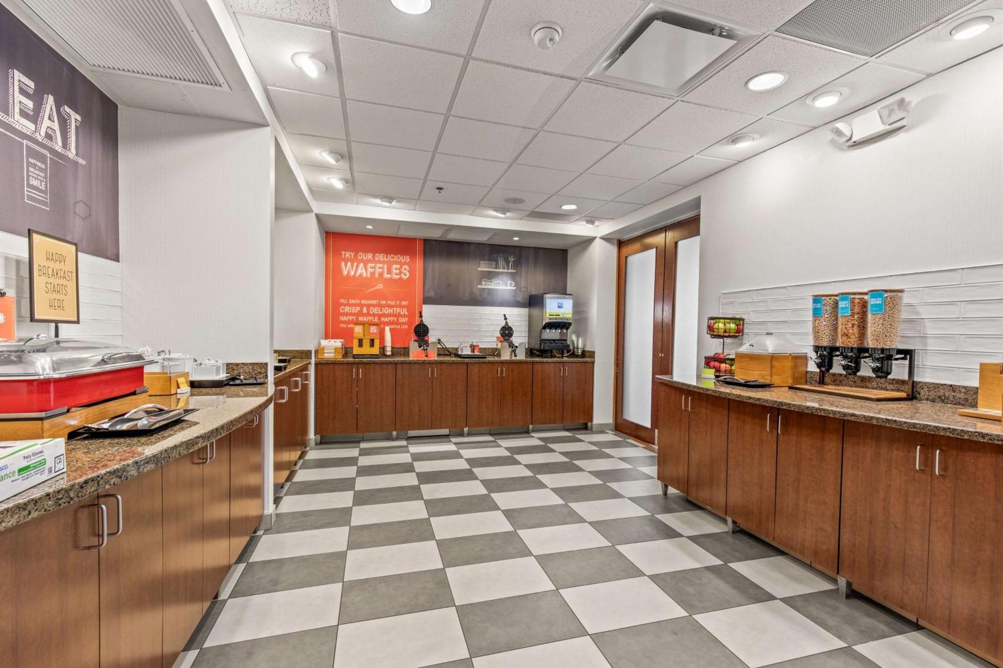 Hampton Inn Denver Northeast-Брайтън Екстериор снимка